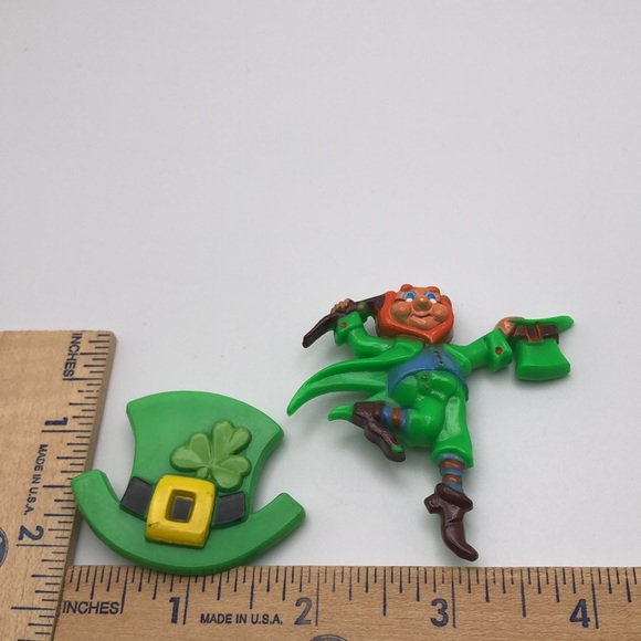 VTG Leprechaun and Lucky Hat Plastic Pins St. Patrick Day. - Picture 4 of 5